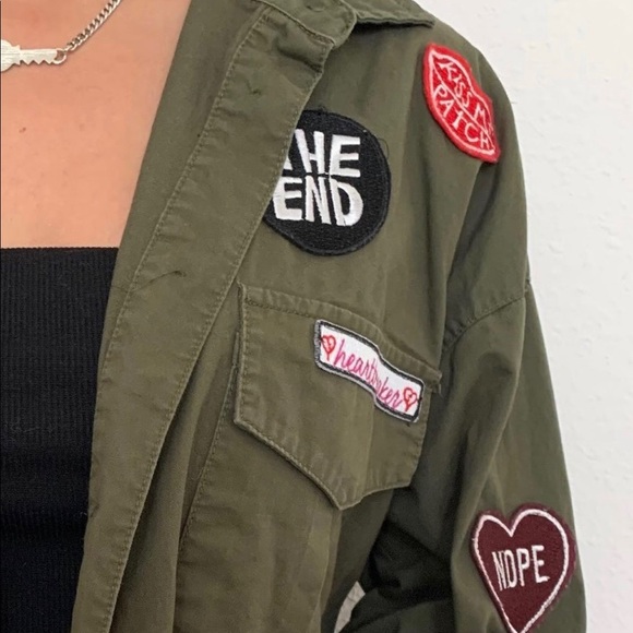 @𝐊𝐞𝐧𝐝𝐚𝐥𝐥𝐀𝐧𝐝𝐊𝐲𝐥𝐢𝐞 Olive Green Jacket (xs) 💚 - Picture 4 of 5